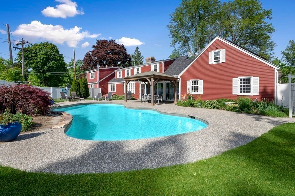 13 Devereux St, Marblehead, MA 01945 - photo 1