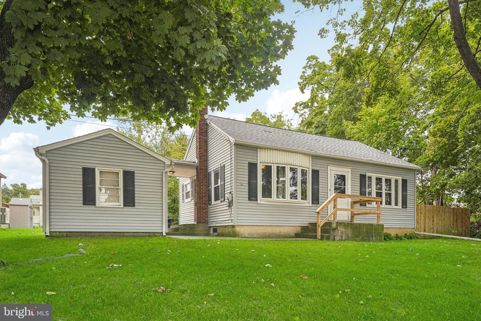 2810 W Emaus Ave, Allentown, PA 18103 - photo 1