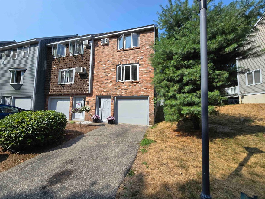 131 Valley Way W unit 131, Manchester, NH 03102 - photo 1