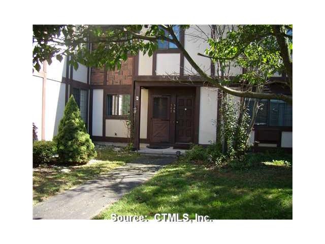 347 Foxwood Ln unit 347, Milford, CT 06461 - photo 1