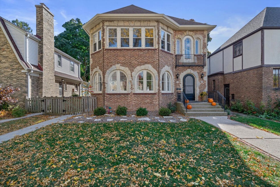 611 E Lake View Ave unit A, Milwaukee, WI 53217 - photo 1