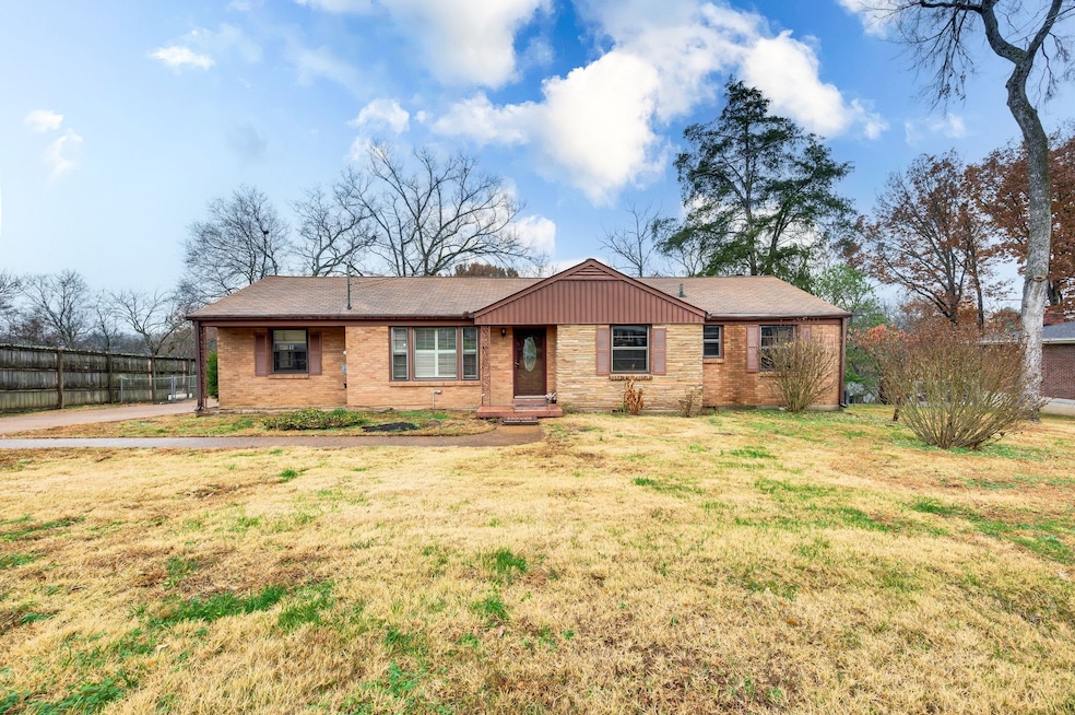 521 Bismark Dr, Nashville, TN 37210 - photo 1