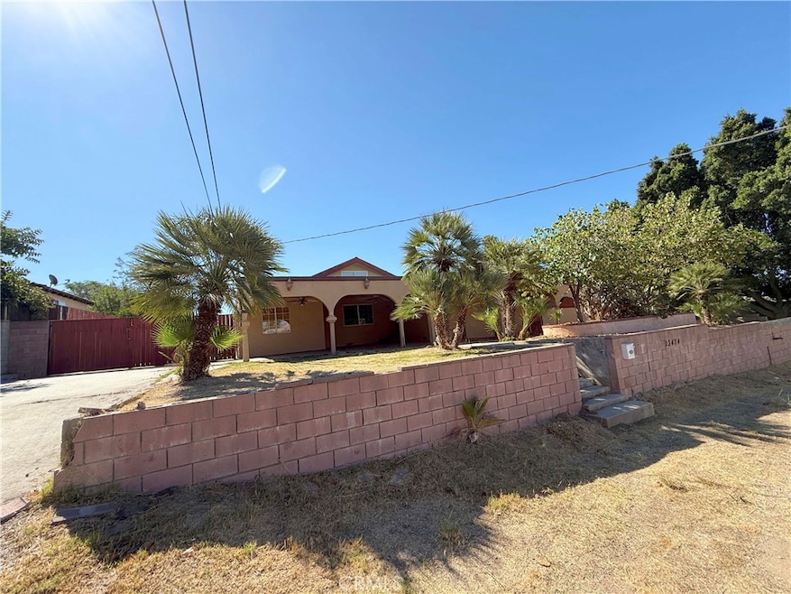 13474 Hubbard St, Sylmar, CA 91342 - photo 1