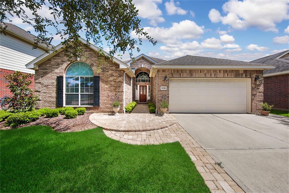 6042 Wickshire Dr, Rosenberg, TX 77471 - photo 1