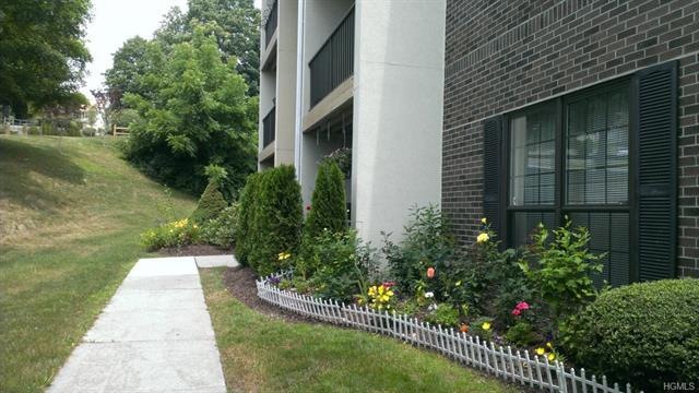 11 Huntington Cir unit 11, Peekskill, NY 10566 - photo 1