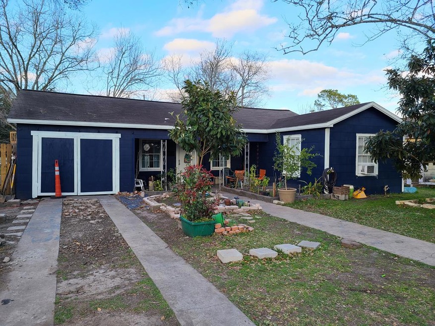 3515 3rd St, Bay City, TX 77414 - photo 1