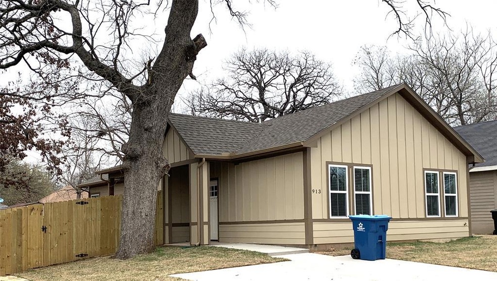 913 Rice St, Denison, TX 75020 - photo 1