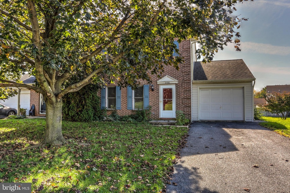 256 W Fulton St, New Holland, PA 17557 - photo 1