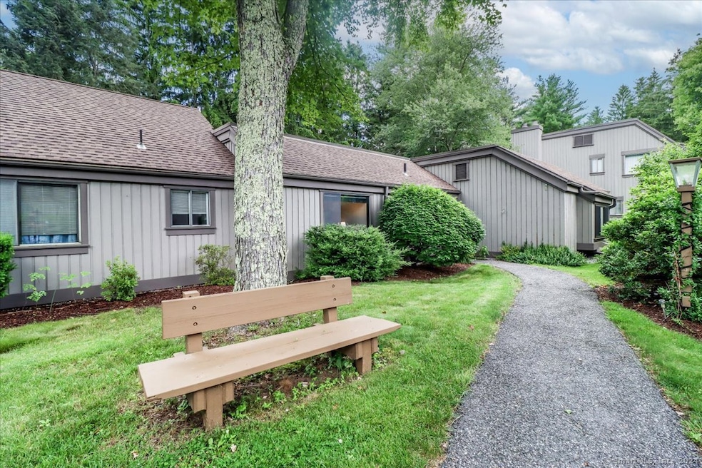 500 Heritage Village unit B, Southbury, CT 06488 - photo 1