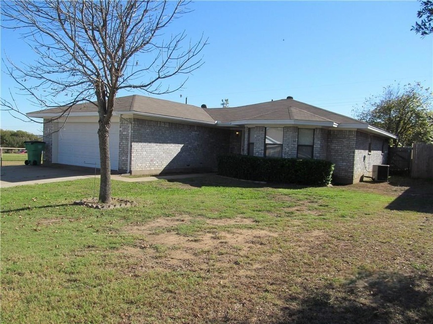 2318 Jodi Ln, Gainesville, TX 76240 - photo 1