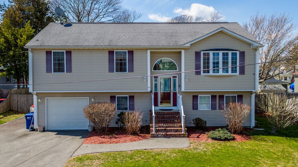 34 Atlas St, Fairhaven, MA 02719 - photo 1