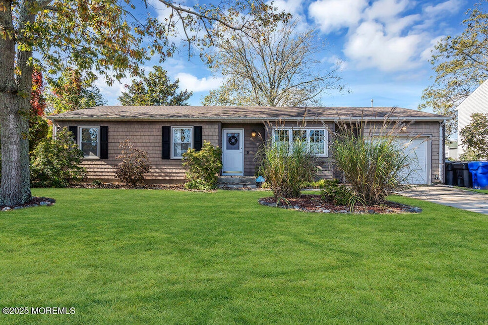 Pending $499,900 • Co-Listing Agent