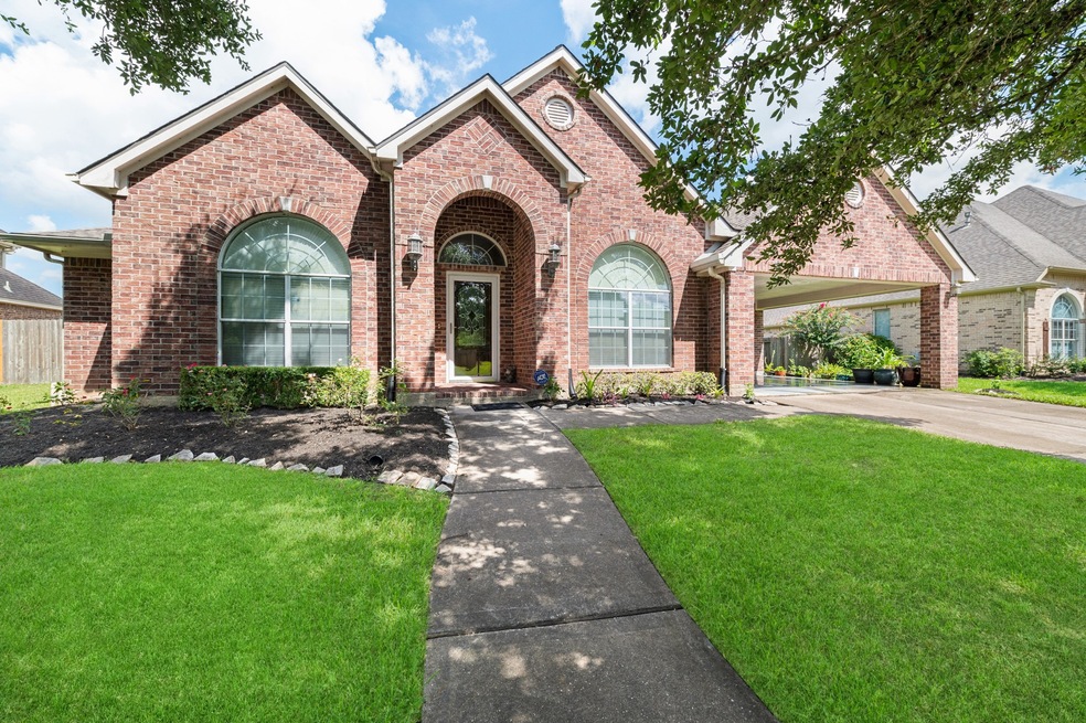 402 Overlook Dr, Friendswood, TX 77546 - photo 1