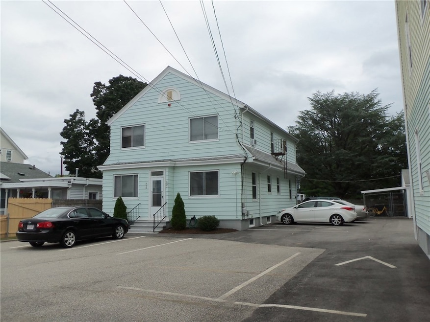 997 York Ave, Pawtucket, RI 02861 - photo 1