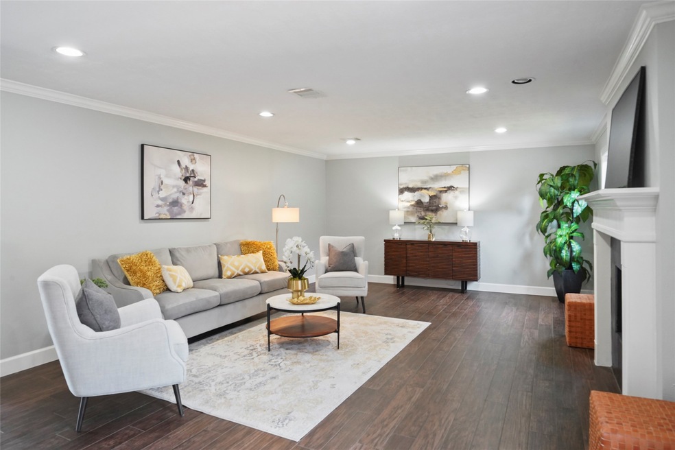 5027 Bayou Vista Dr, Houston, TX 77091 - photo 1