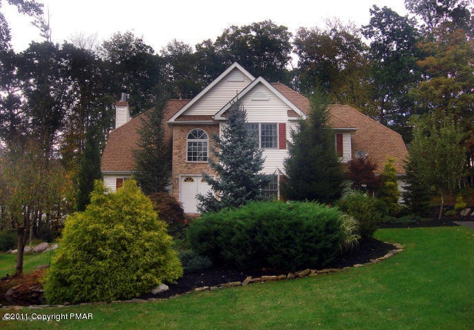 332 Escoll Dr, East Stroudsburg, PA 18301 - photo 1