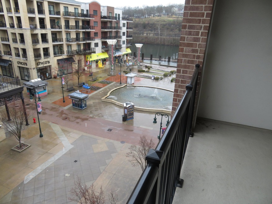 2411C.Fountain.Square.