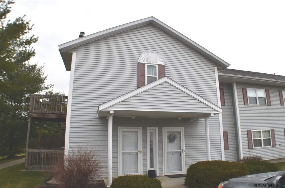 605 Cambridge Manor Dr, Schenectady, NY 12302 - photo 1