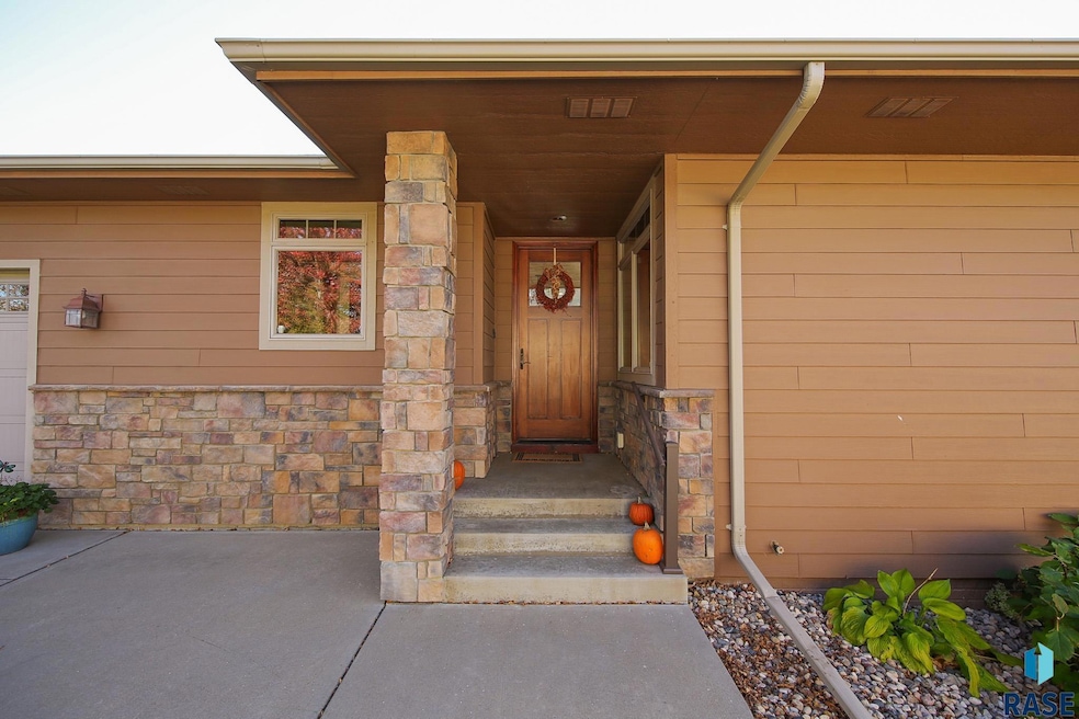 Pending $459,900 • Co-Listing Agent