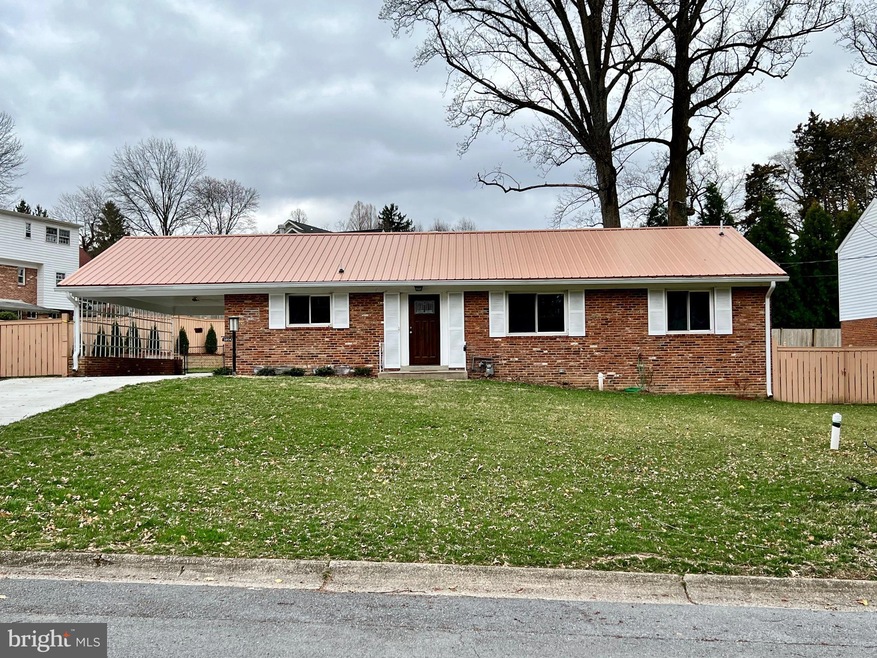 3804 Inverness Dr, Chevy Chase, MD 20815 - photo 1