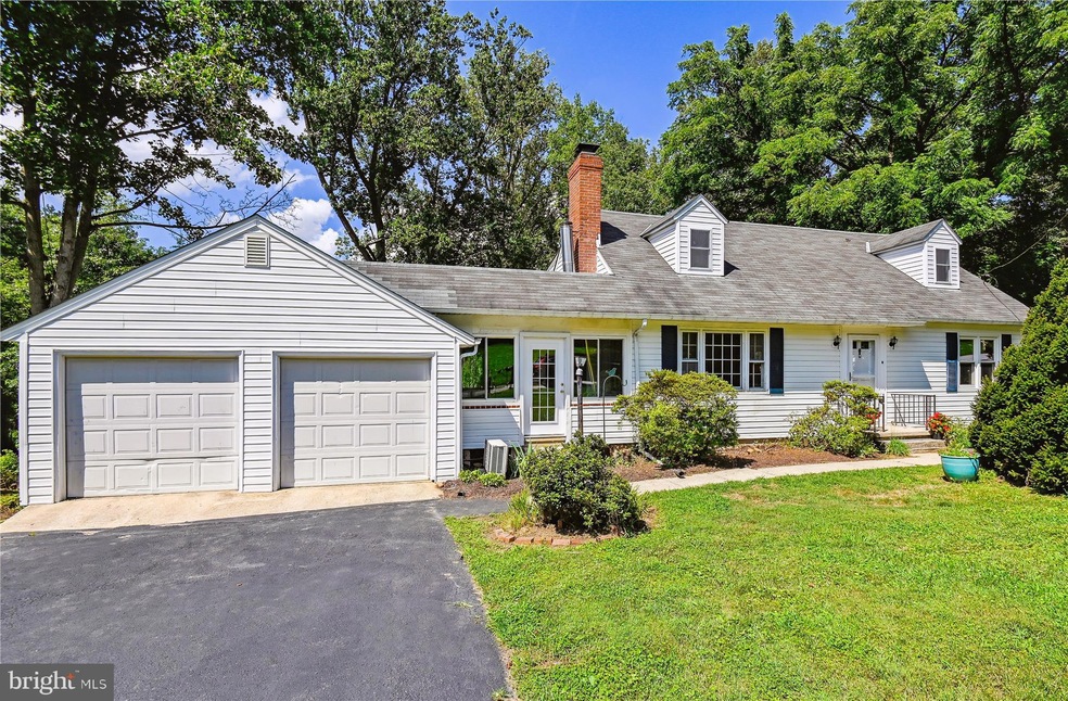 1102 Greenway Rd, Cockeysville, MD 21030 - photo 1