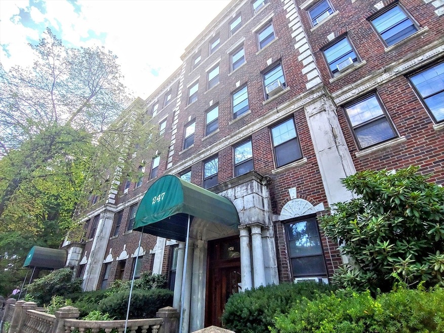 Pending $385,000 • Co-Listing Agent