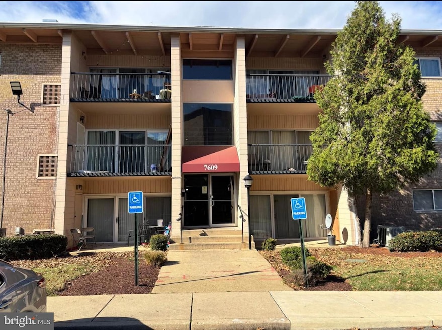 7609 Fontainebleau Dr unit 2209, New Carrollton, MD 20784 - photo 1