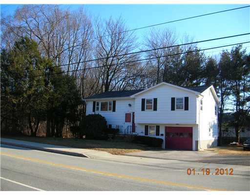 531 Aylsworth Ave, Woonsocket, RI 02895 - photo 1