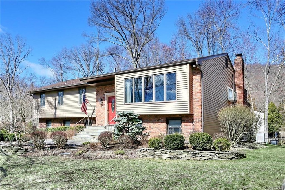 57 W Gate Rd, Suffern, NY 10901 - photo 1