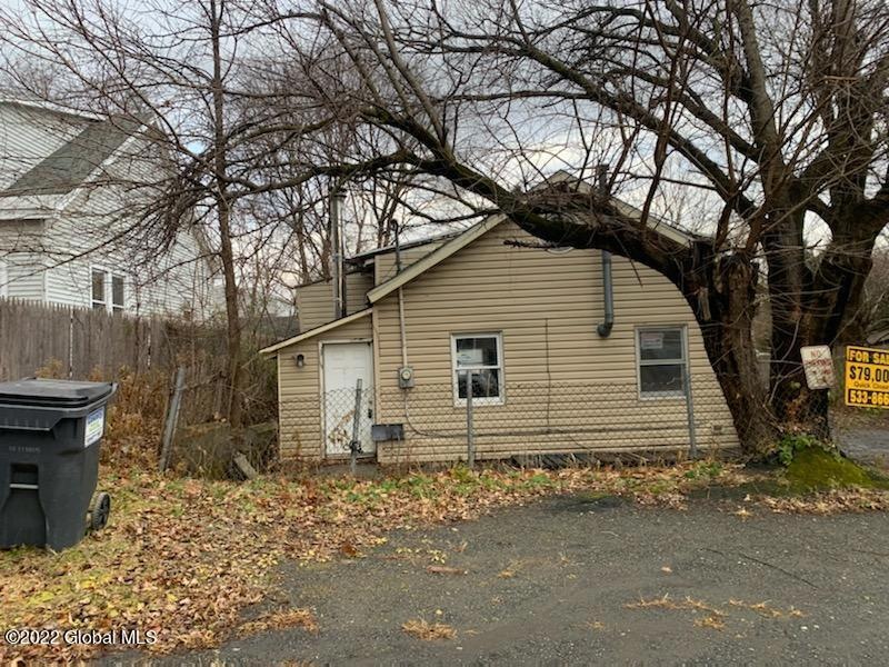 321 Oakhurst St, Troy, NY 12182 - photo 1