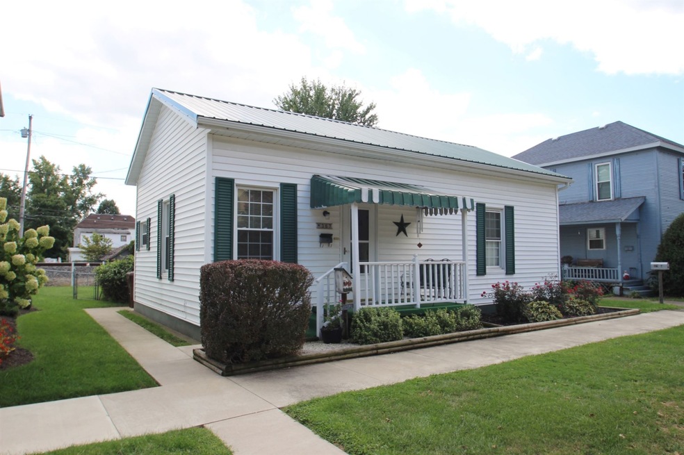 367 W Sinclair St, Wabash, IN 46992 - photo 1