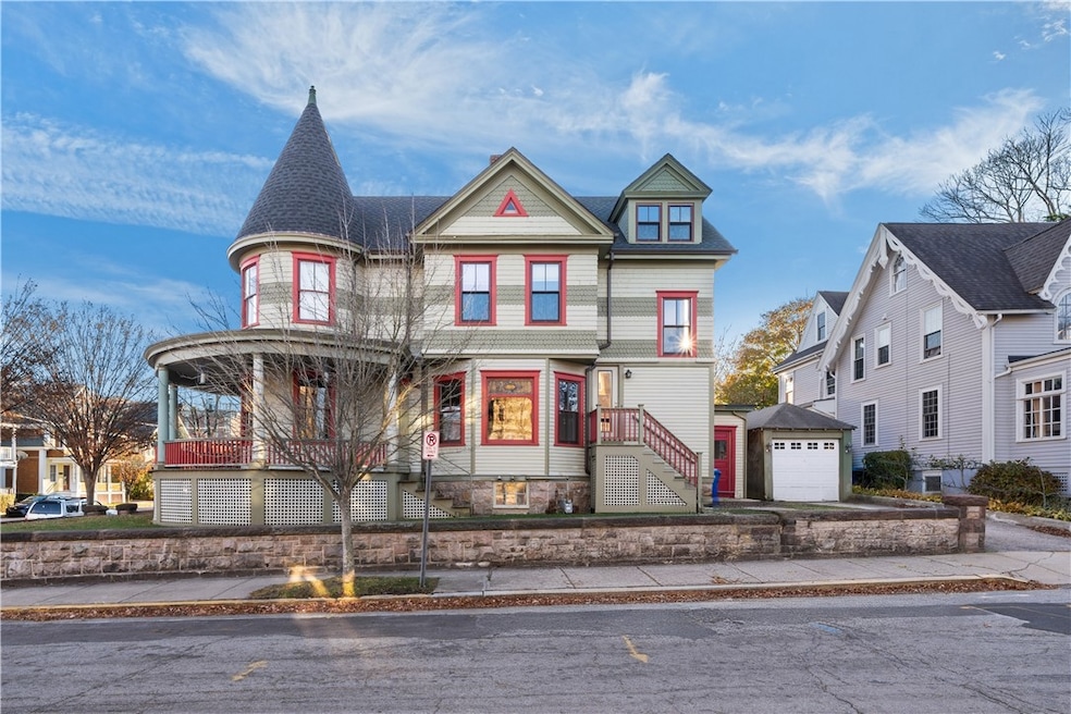 350 Broadway unit 2, Newport, RI 02840 - photo 1