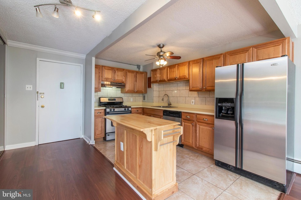 Radnor House unit 208, Bryn Mawr, PA 19010 - photo 1