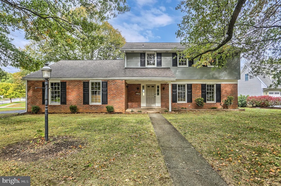 995 Greenlea Rd, Hershey, PA 17033 - photo 1