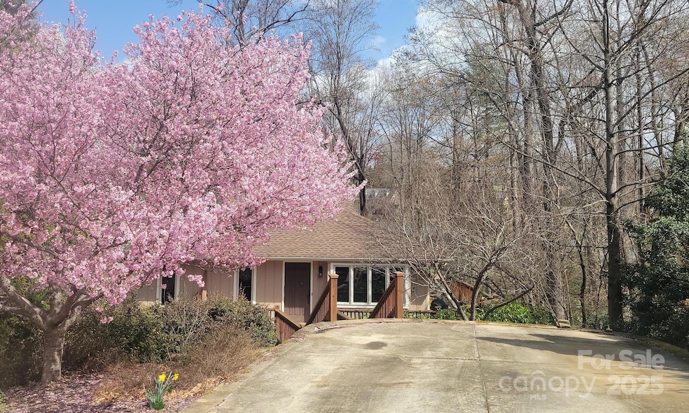6164 N Knoll Place unit 8, Hickory, NC 28601 - photo 1