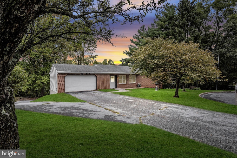 693 Julie Ct, Mechanicsburg, PA 17055 - photo 1