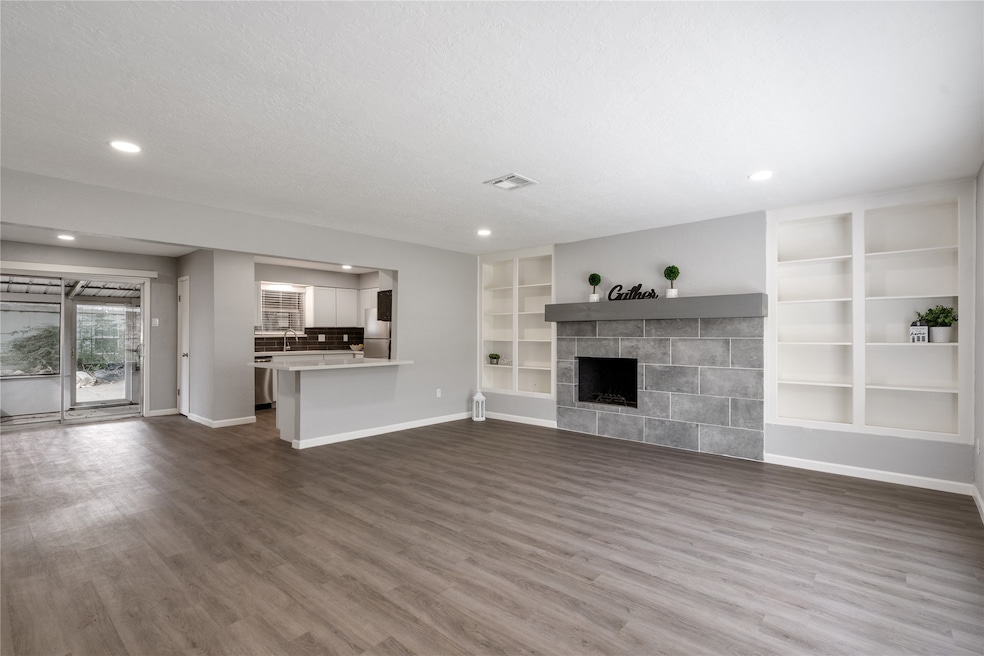 Welcome to 9332 Derrik Drive! A gorgeous unit with
