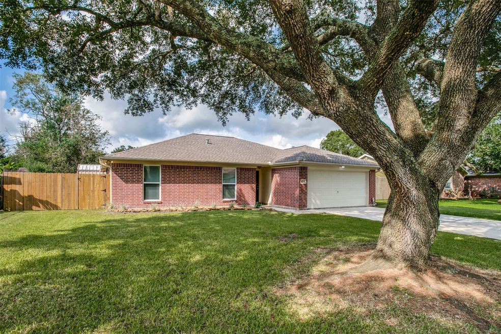 4920 Charnock Dr, Alvin, TX 77511 - photo 1