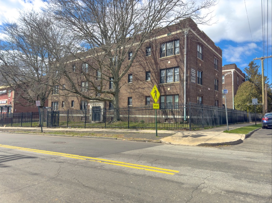 175 Washington Ave unit C-32, Bridgeport, CT 06604 - photo 1