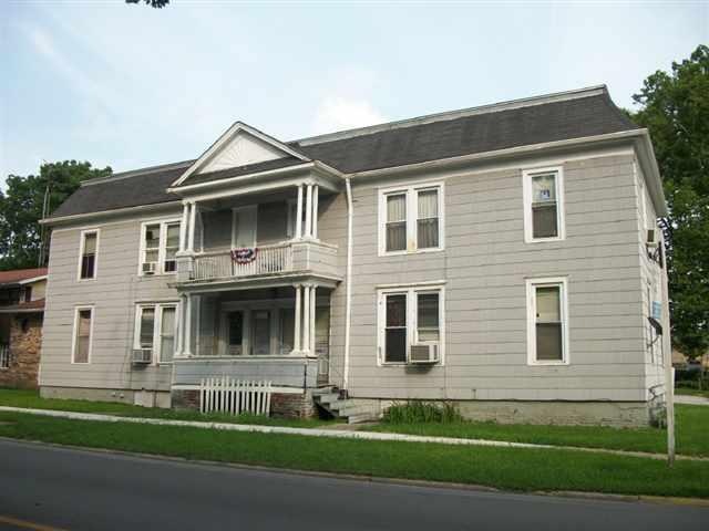 200 N Logan St, Lincoln, IL 62656 - photo 1