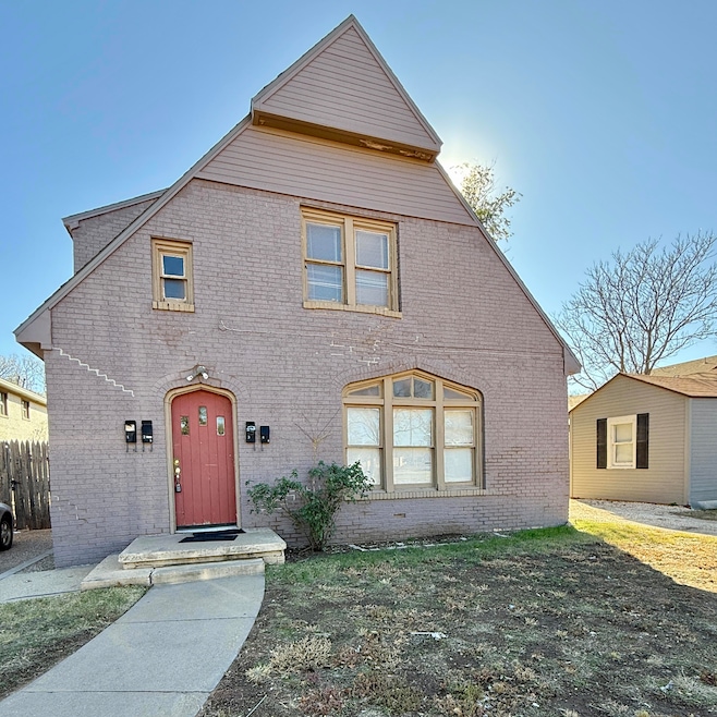 2105 14th St unit 2, Lubbock, TX 79401 - photo 1