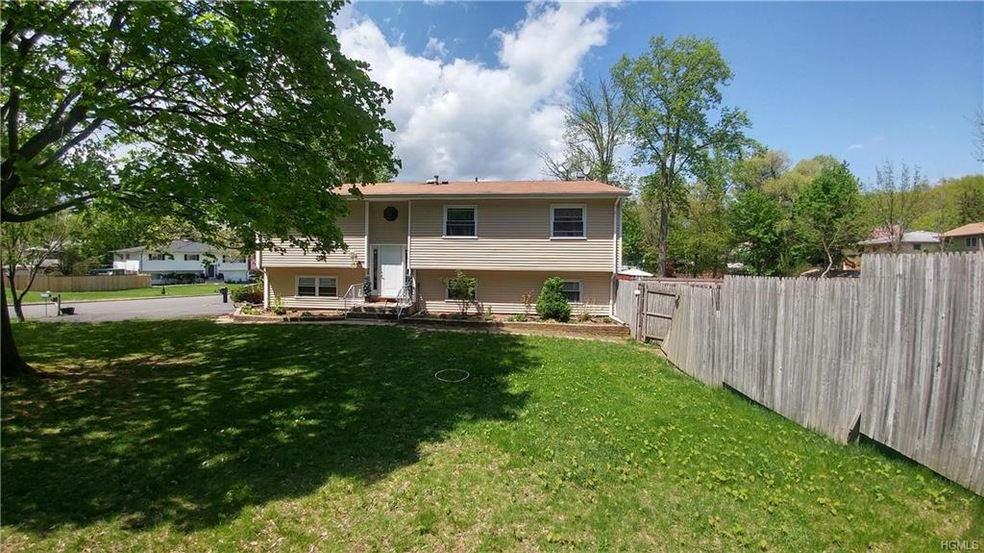 9 Phyllis Dr, Pomona, NY 10970 - photo 1