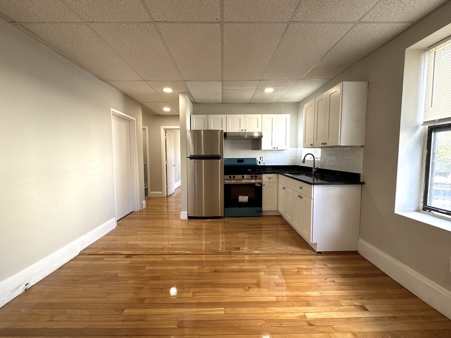 8 Langmaid Ave unit 4, Somerville, MA 02145 - photo 1