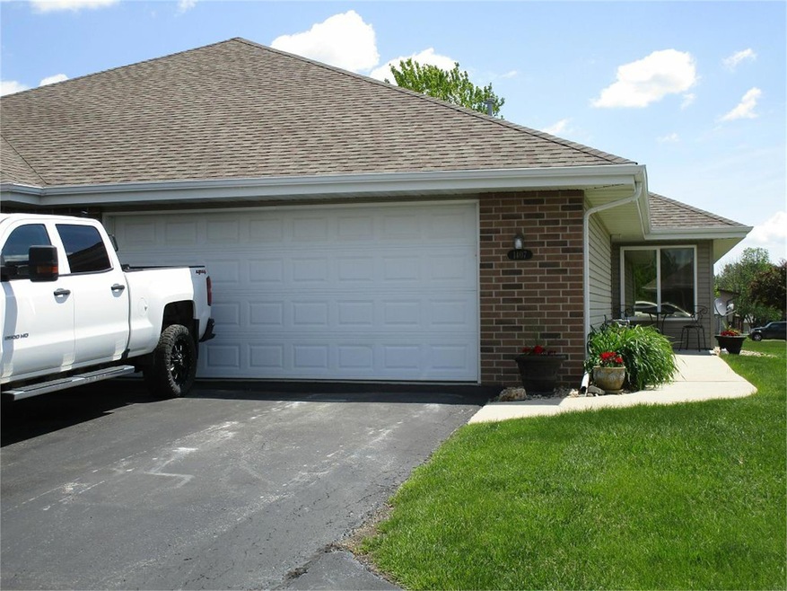 1407 Asbury Ln, Waterloo, IA 50701 - photo 1