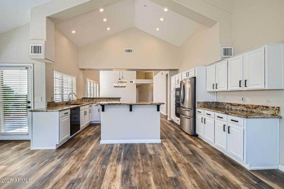 011 - 16 Kitchen
