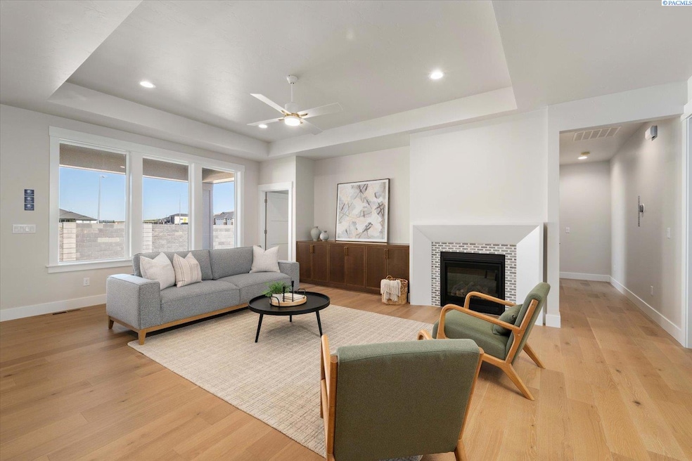 For Sale $649,900 • Co-Listing Agent