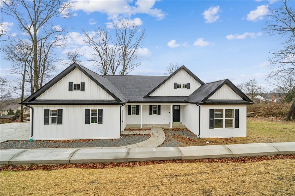 473 Sawmill Rd, Greensburg, PA 15601 - photo 1