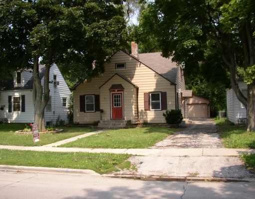 922 W Ridgeland Ave, Waukegan, IL 60085 - photo 1