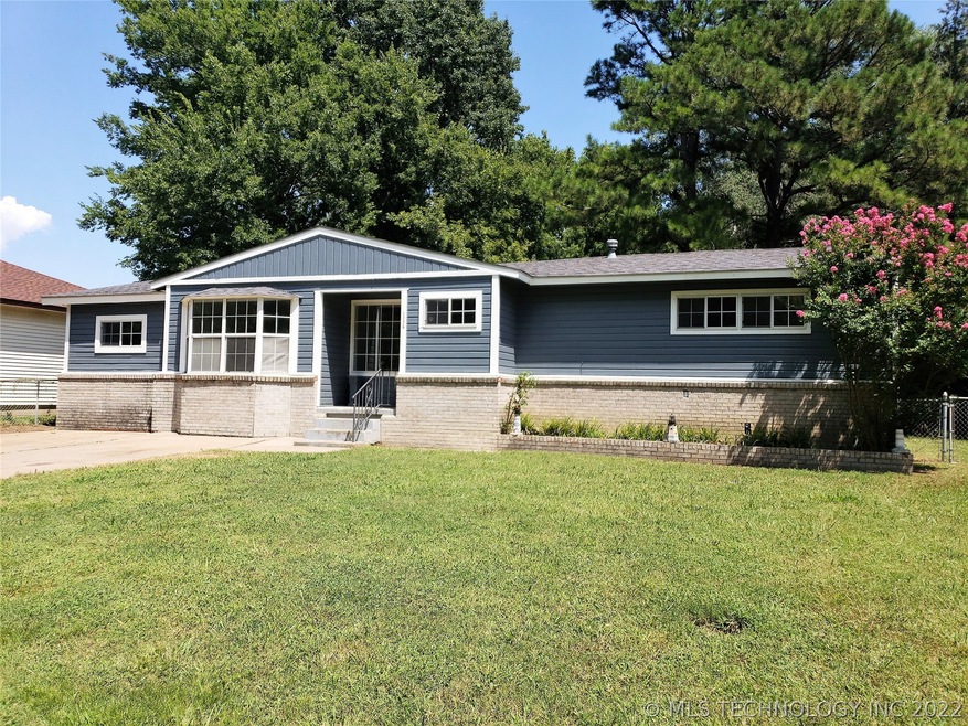 1226 N Cherokee Ave, Claremore, OK 74017 - photo 1