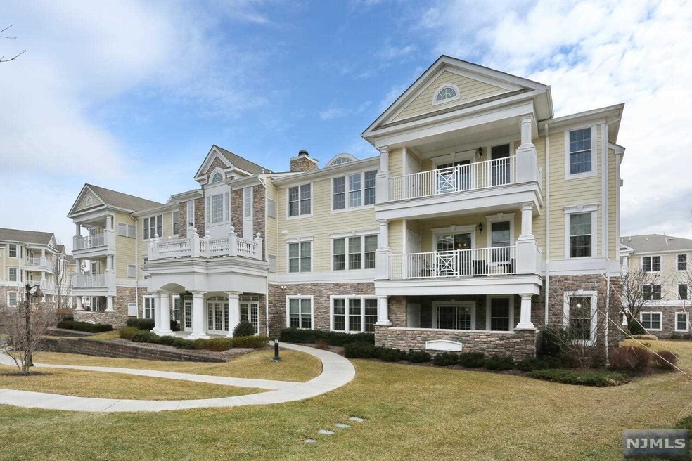 210 Four Seasons Ln unit 210, Woodcliff Lake, NJ 07677 - photo 1